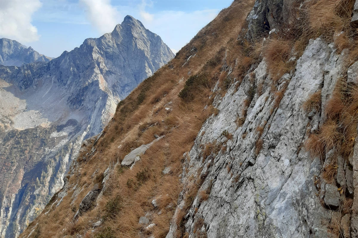 Val Cama GR / Italien – Mann stürzt ab und stirbt im Spital