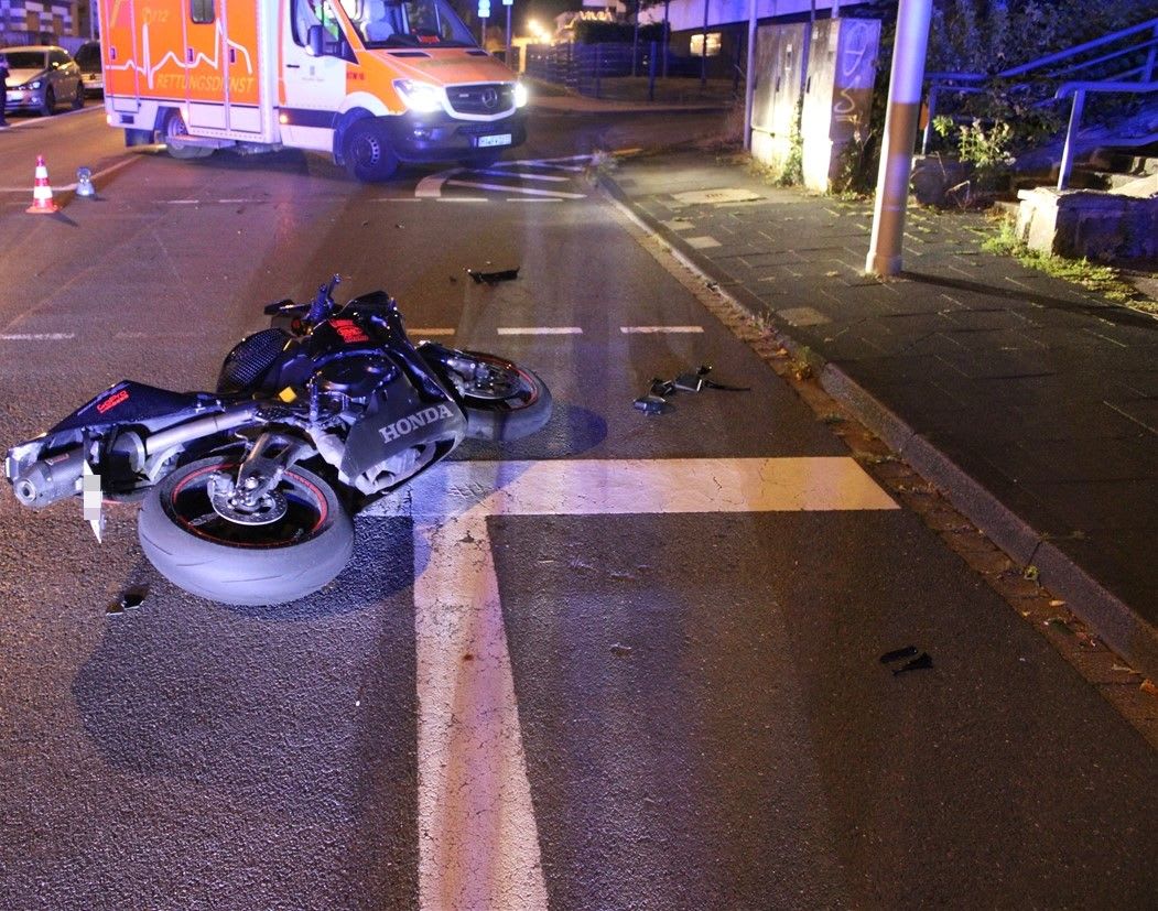 Hagen – Autofahrer übersieht Motorradfahrer beim Anfahren