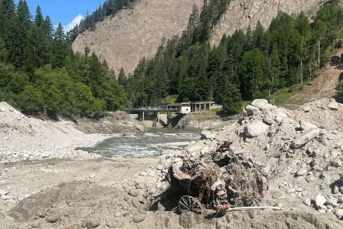 Binn VS - Autowrack nach Unwetter entdeckt - Mann weiterhin vermisst 