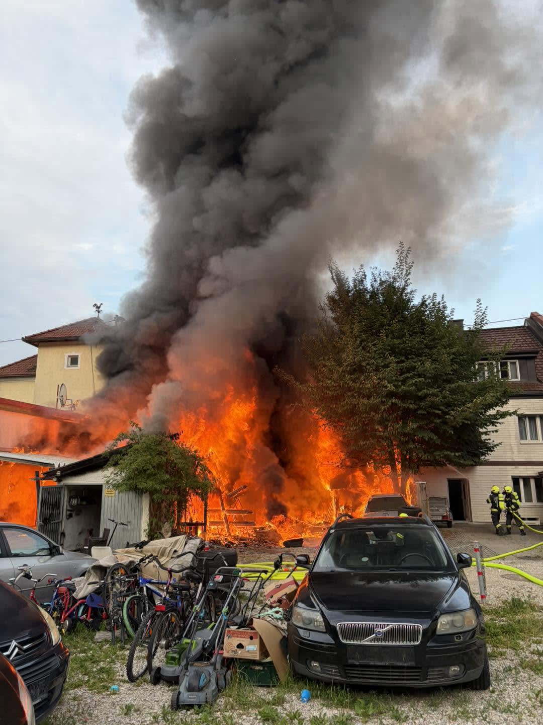 Uttendorf – Schuppenbrand greift auf mehrere Häuser über