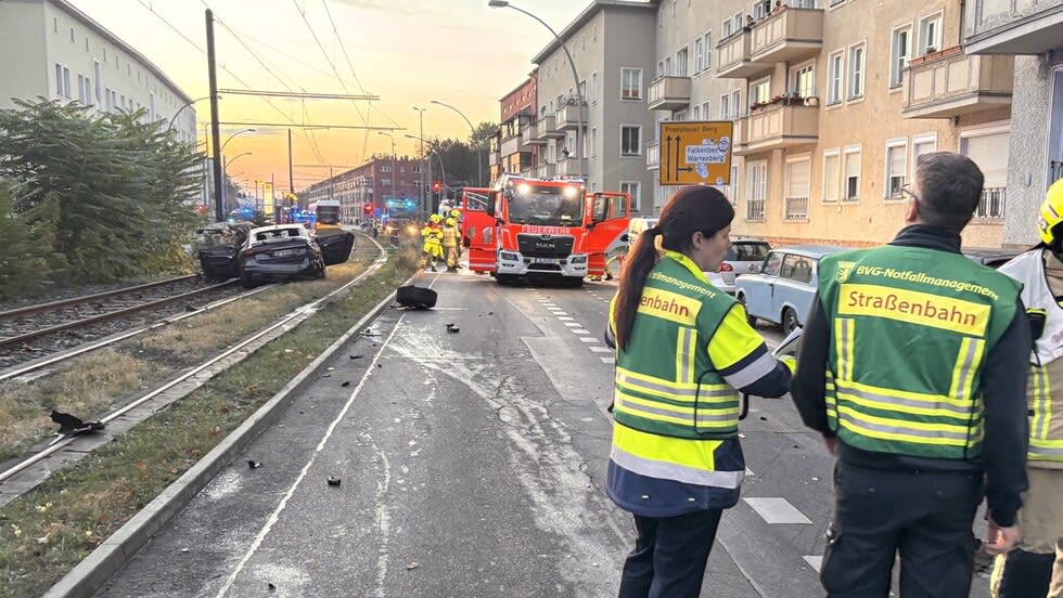 Berlin – Raser verursacht schweren Unfall mit Brand in Weißensee