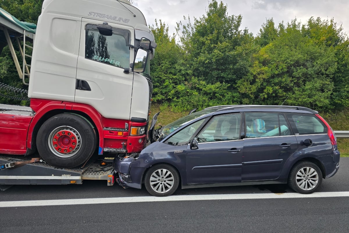 Unfall auf A4 bei Neusiedl am See B – PKW prallt auf Sattelzug