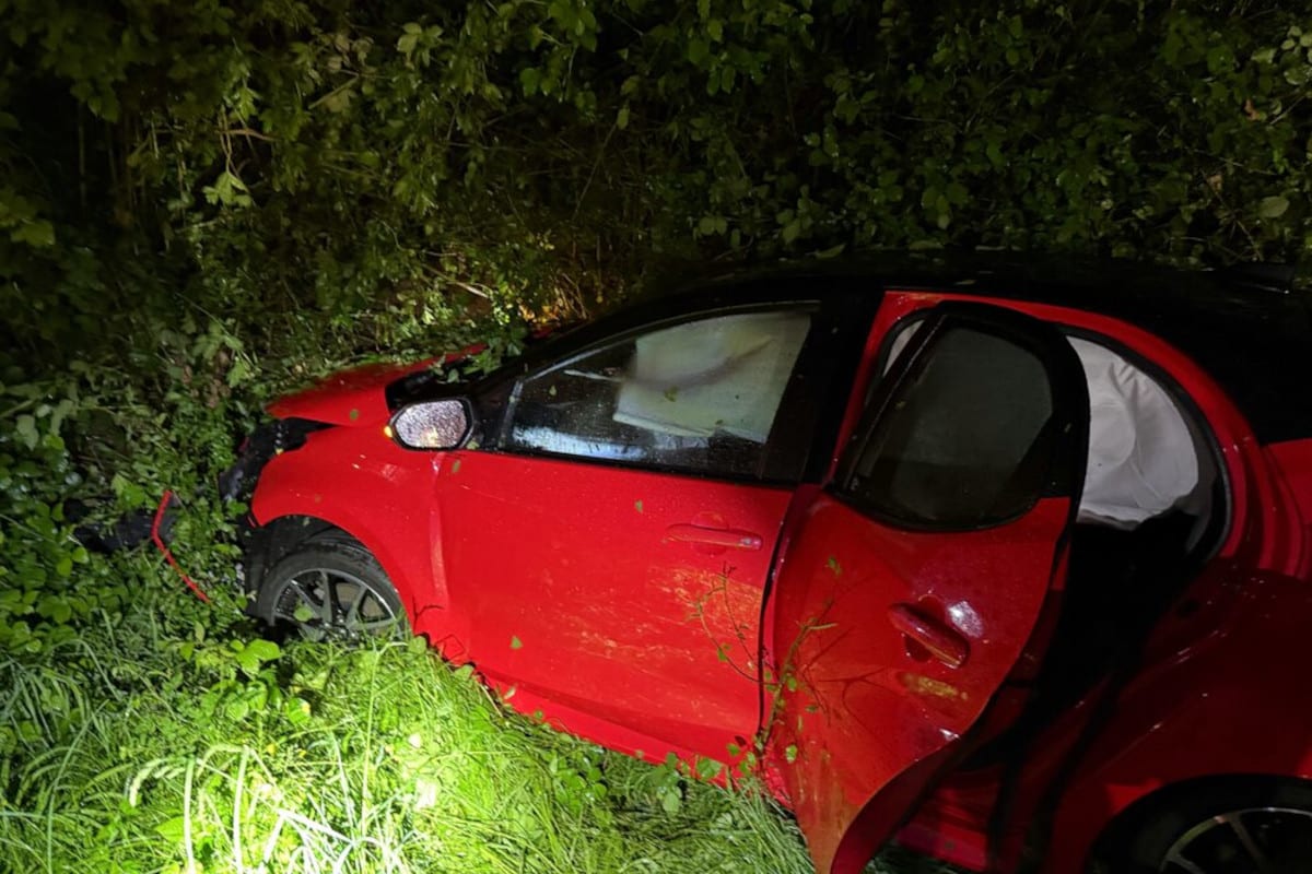 Glashütten AG – Auto landet nach Unfall im Wiesland