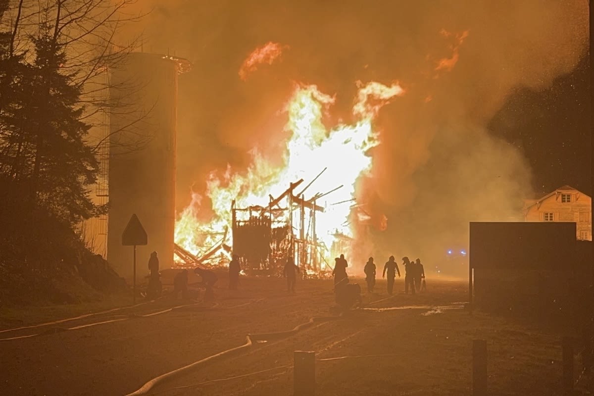 Wolfenschiessen NW - Hauptstrasse nach Grossbrand gesperrt