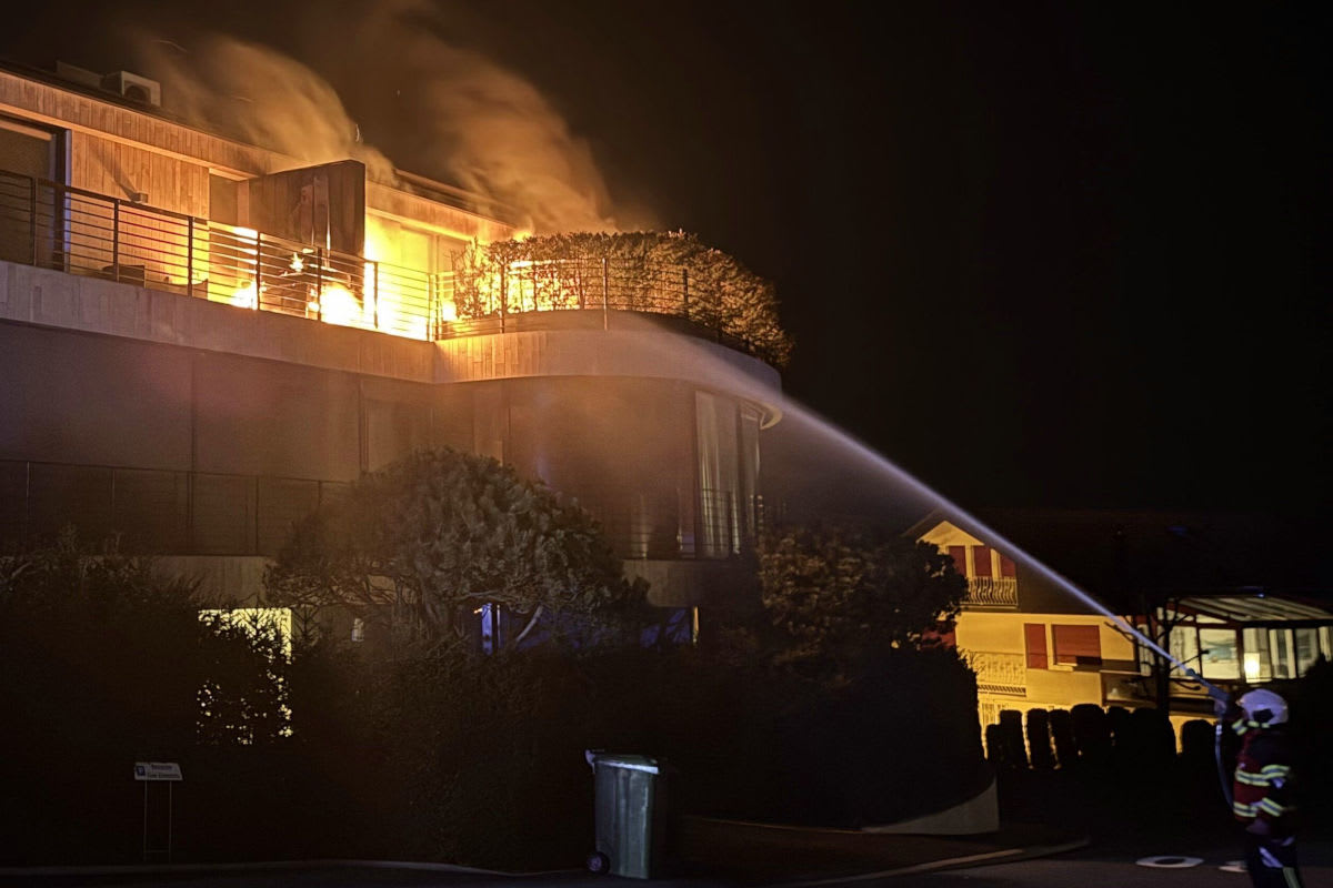 Schindellegi SZ – Balkon eines Mehrfamilienhauses in Brand geraten