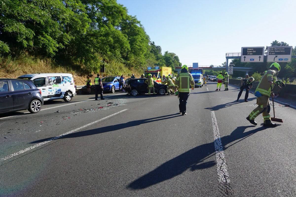 A52 Ratingen – Schwerer Unfall mit sieben Fahrzeugen