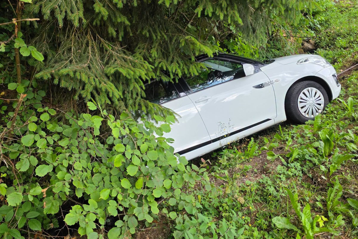 Altmünster – Frau von rollendem Auto in Bachbett geschleift