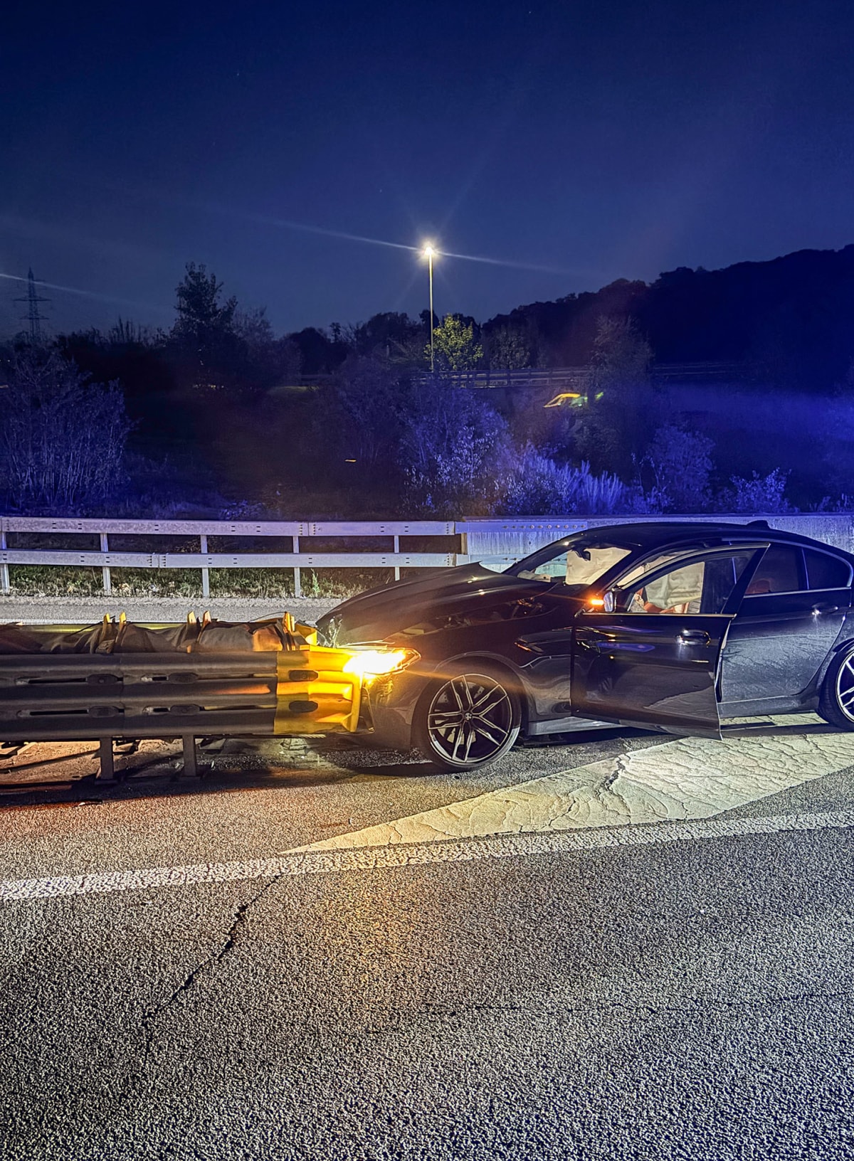 Pratteln BL – Betrunkener Autofahrer kracht in Verkehrsteiler