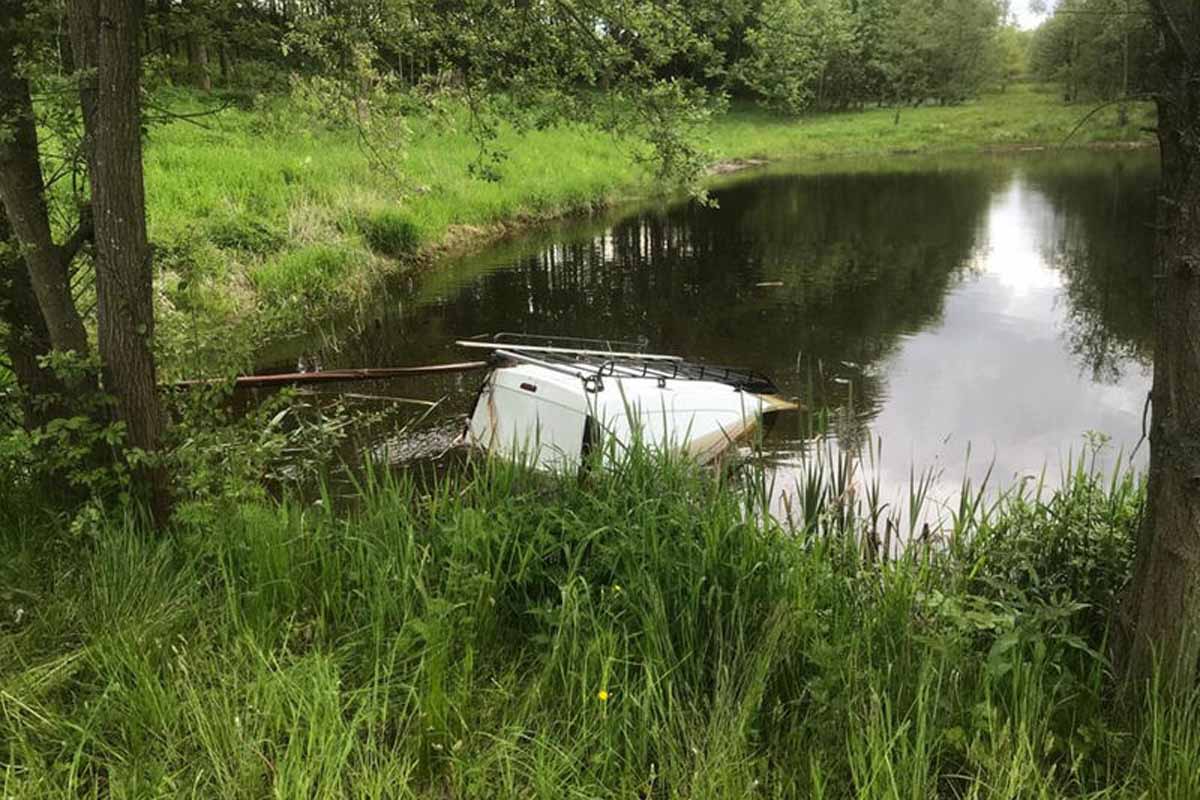 Brühlteich - PKW rollt in Teich
