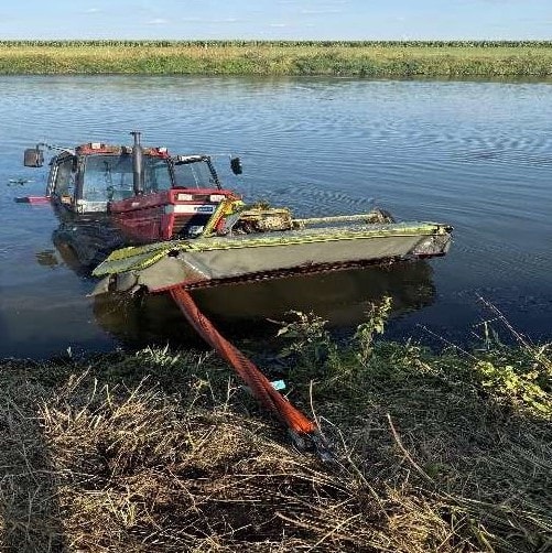 Minden – Traktor stürzt bei Arbeiten in die Weser