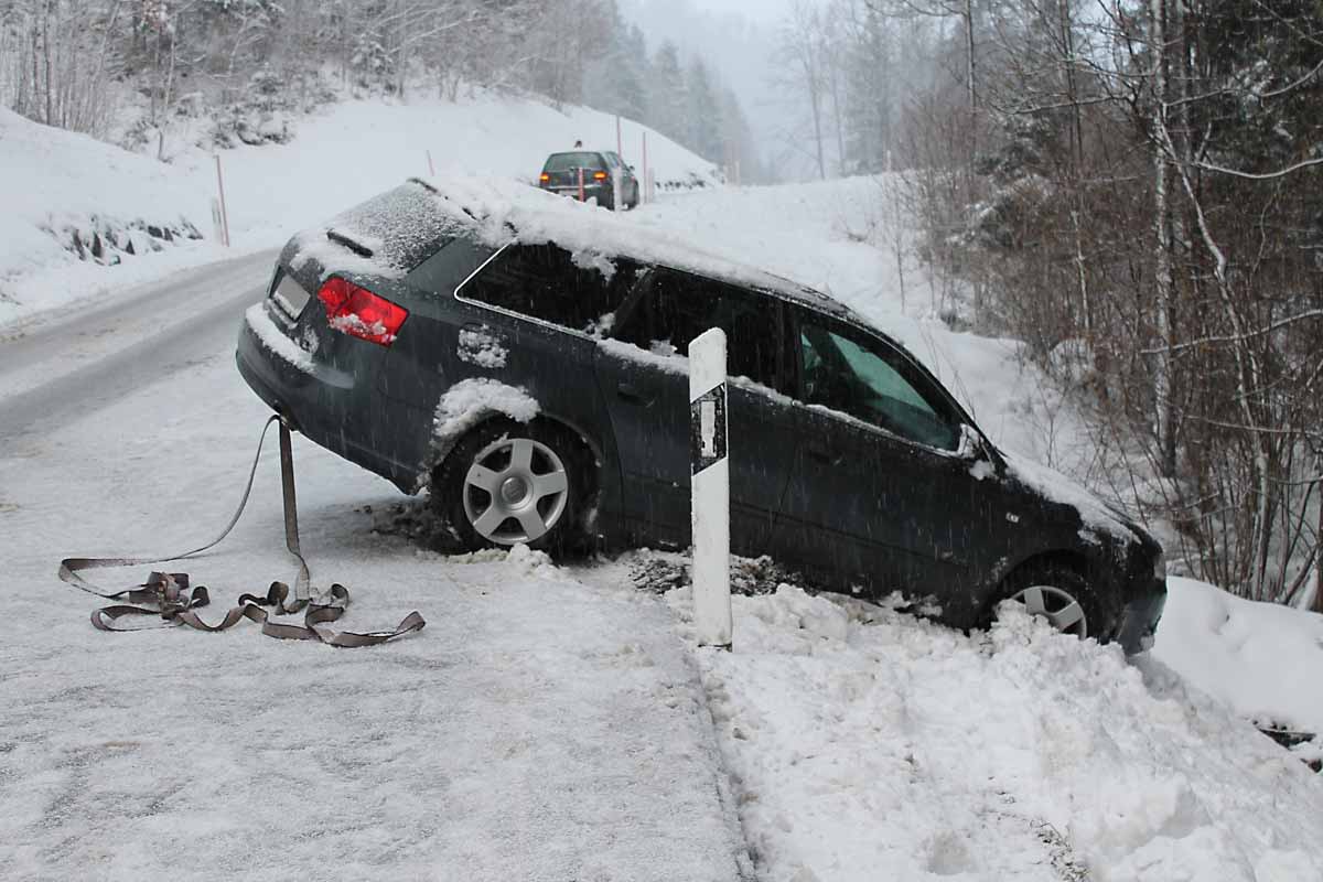Eggerstanden AI - Auto gerät von der Fahrbahn