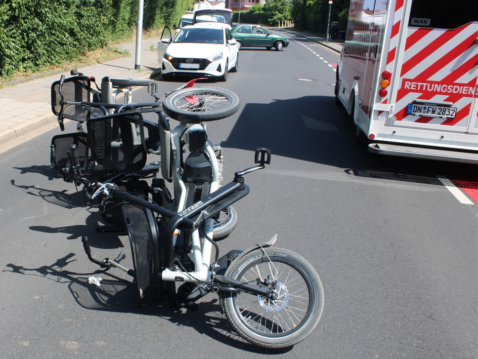 Düren – Drei Verletzte bei Unfall mit E-Parallel-Tandem