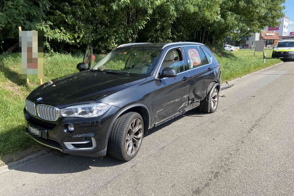 Auffahrkollision in Oftrigen AG - Drei Autos der Marke BMW in Unfall verwickelt 