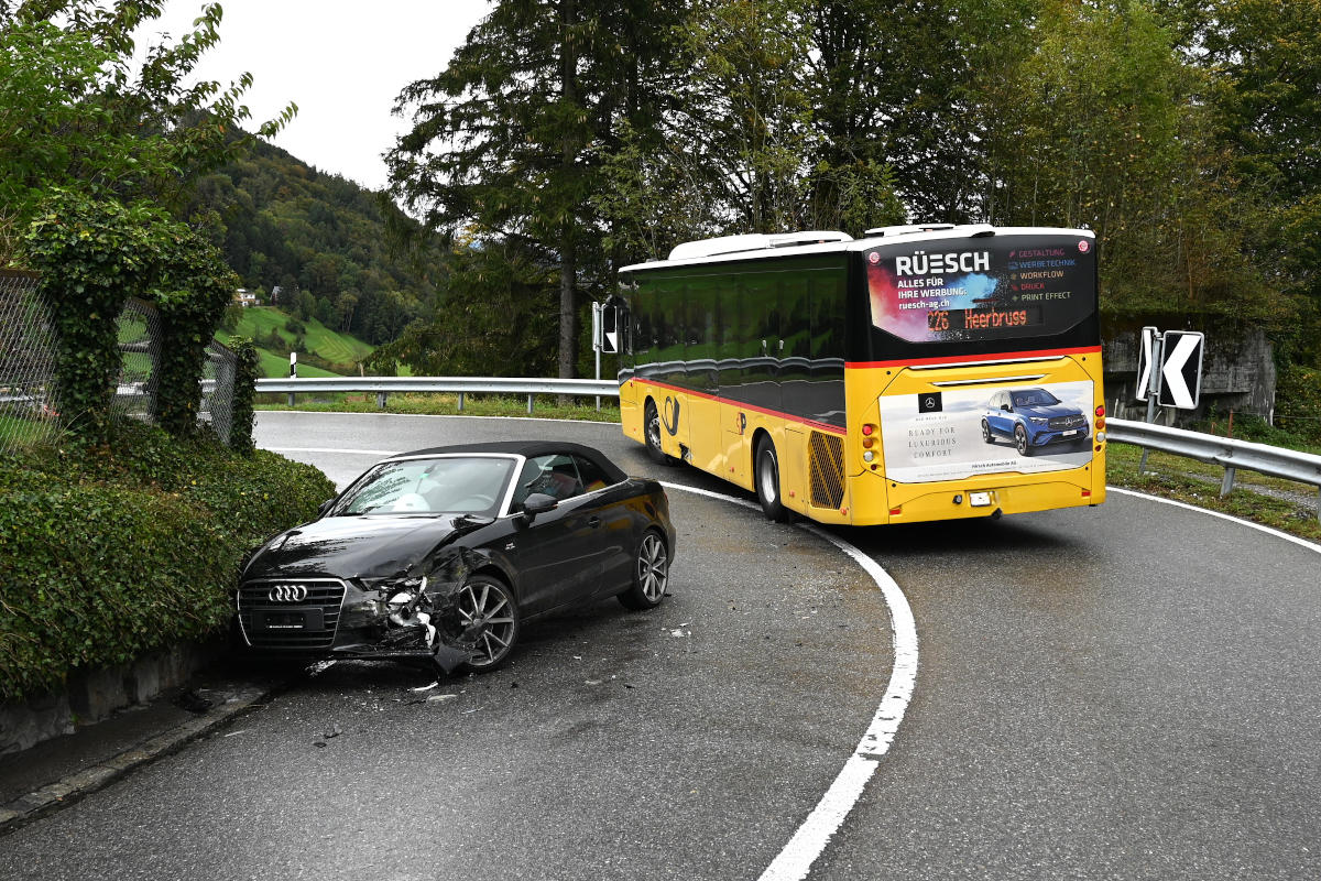 Oberegg AI – Kollision zwischen Postauto und Pkw