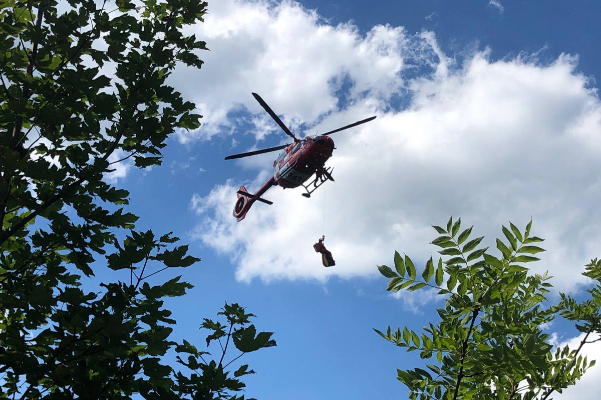 Weissenstein / Oberdorf SO – Gleitschirmpilotin abgestürzt und verletzt – Helikopter im Einsatz