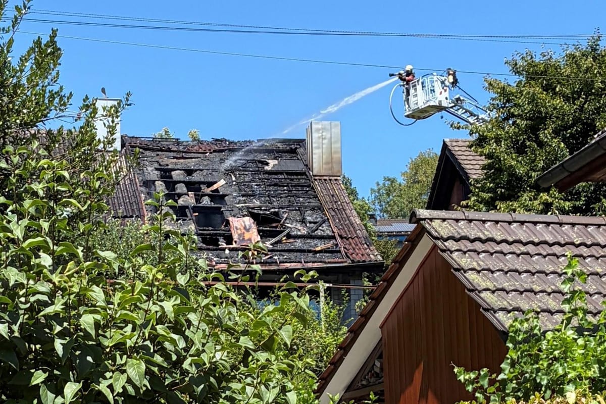 Bassersdorf ZH – Mehrere Häuser nach Dachstockbrand unbewohnbar