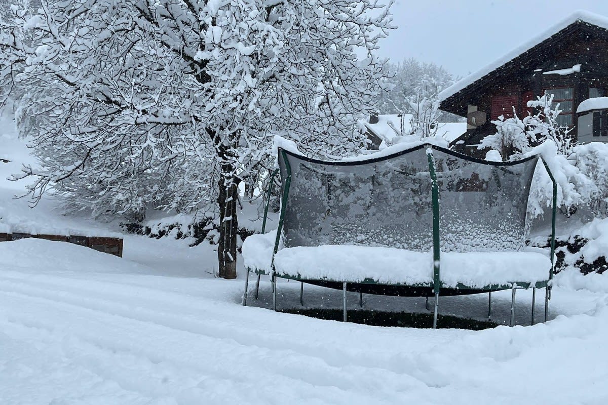 Warnung - Starker Schneefall und grosse Lawinengefahr dauern an!