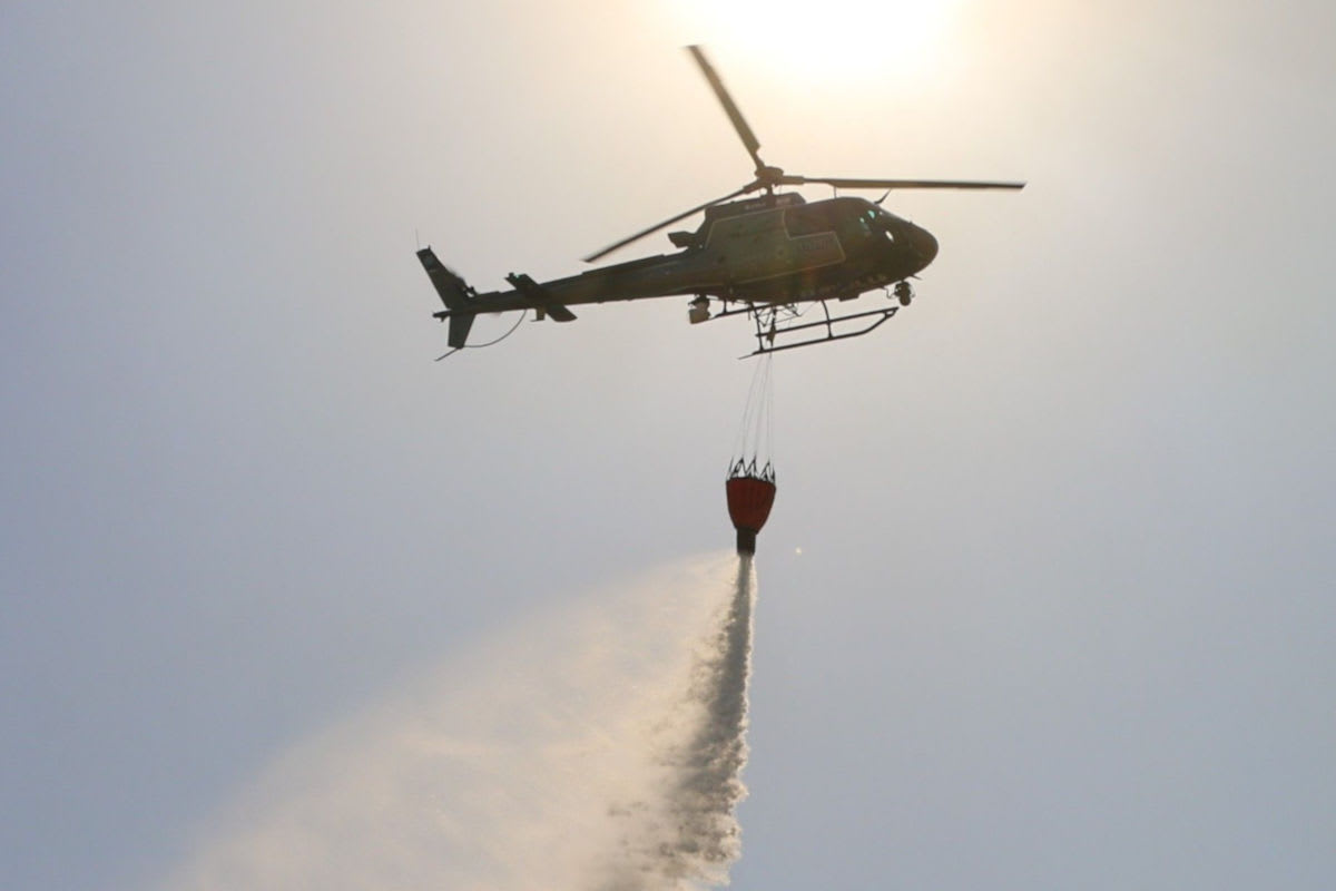Fontanella – Waldbrand aus der Luft gelöscht