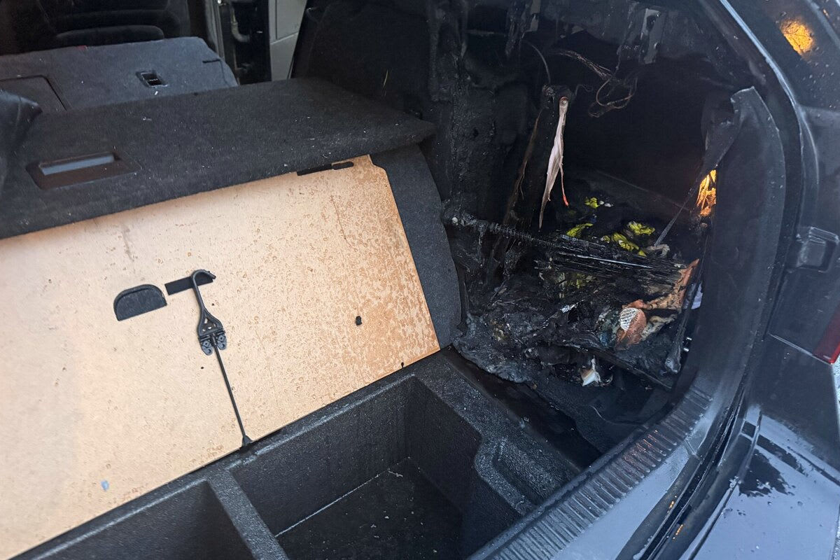 Stadt Schaffhausen – Parkiertes Auto in Brand