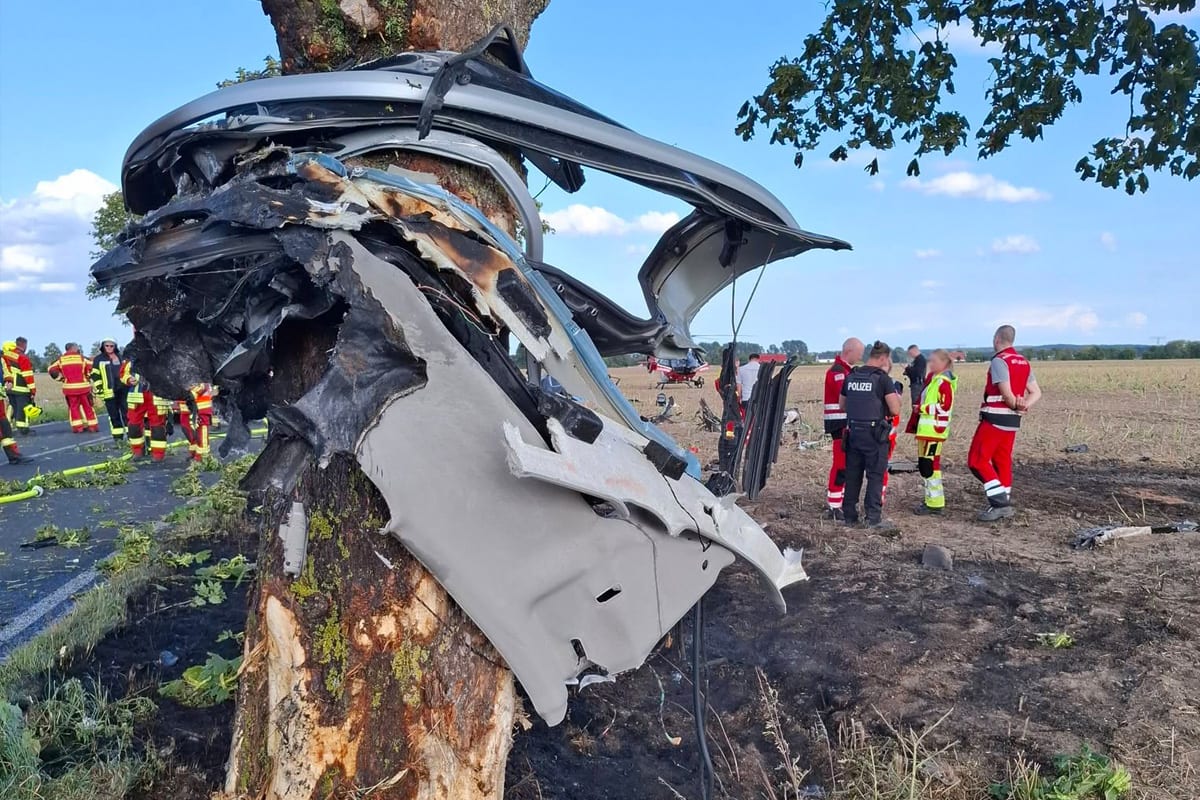 Wusterhusen – SUV prallt gegen Baum bei tödlichem Verkehrsunfall