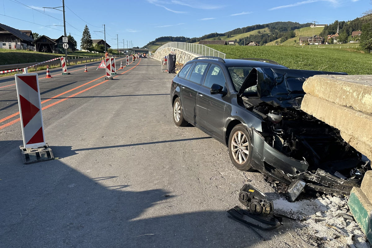 Tödlicher Unfall in Rothenthurm SZ – Kollision mit Betonblöcken