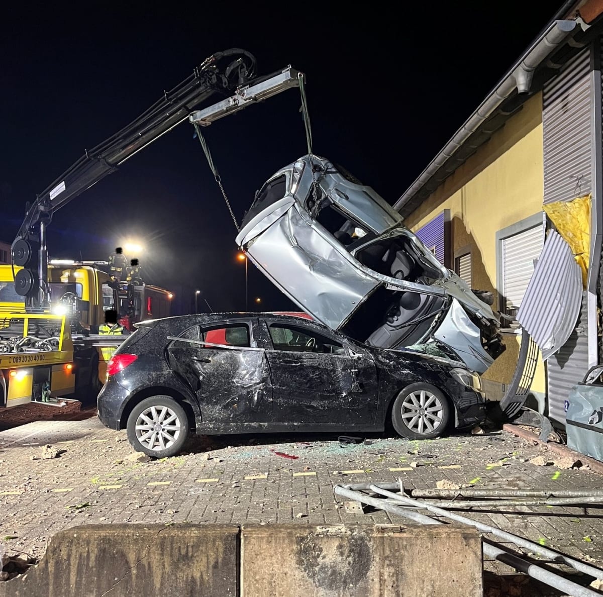 Beckingen – Zwei Schwerverletzte nach Unfall mit Überschlag