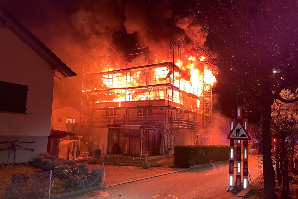 Wünnewil FR – Explosionen bei Brand von Haus