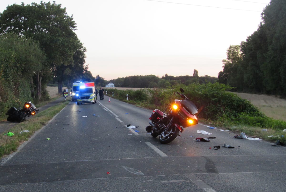 Ratingen – Zwei Motorradfahrer bei Kollision schwer verletzt
