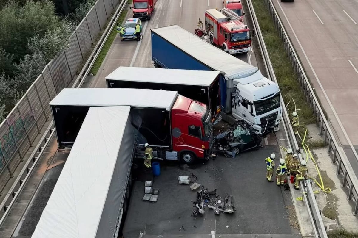 Stuhr – Tödlicher Unfall mit mehreren Lkw und Pkw auf A1
