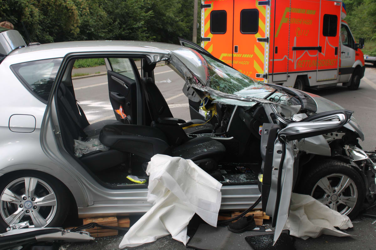 Hagen – 86-jährige Beifahrerin bei Unfall schwer verletzt
