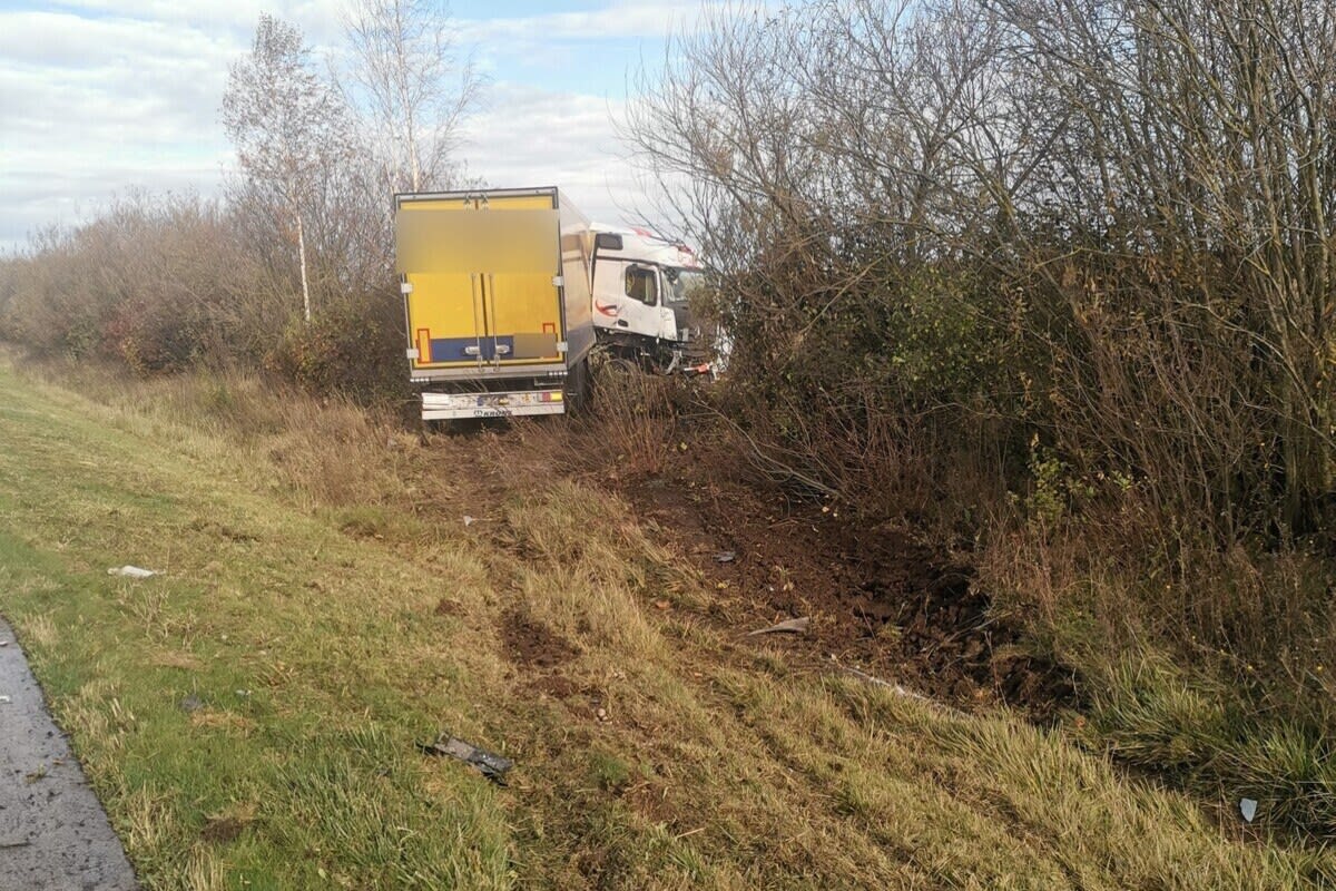 A71 Höhe Erfurt-Bindersleben – Sattelzug prallt gegen Mercedes