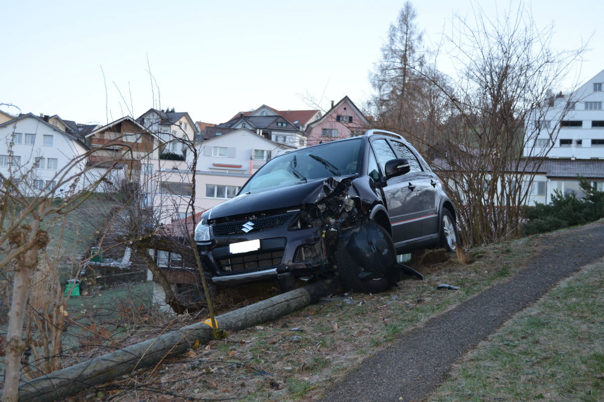Teufen AR - Auto macht sich selbständig