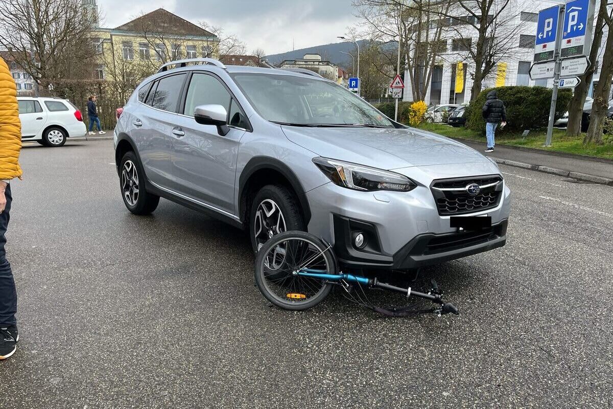 Olten SO – E-Bikerin bei Unfall von Auto erfasst 