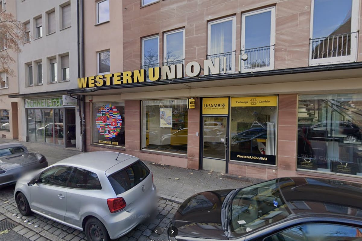 Nürnberg – Fahndung nach Überfall auf Geldtransferstelle