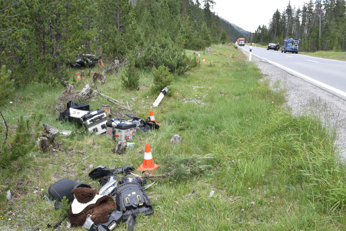 Unfall bei Zernez GR – Motorradfahrer bei Überholmanöver verletzt