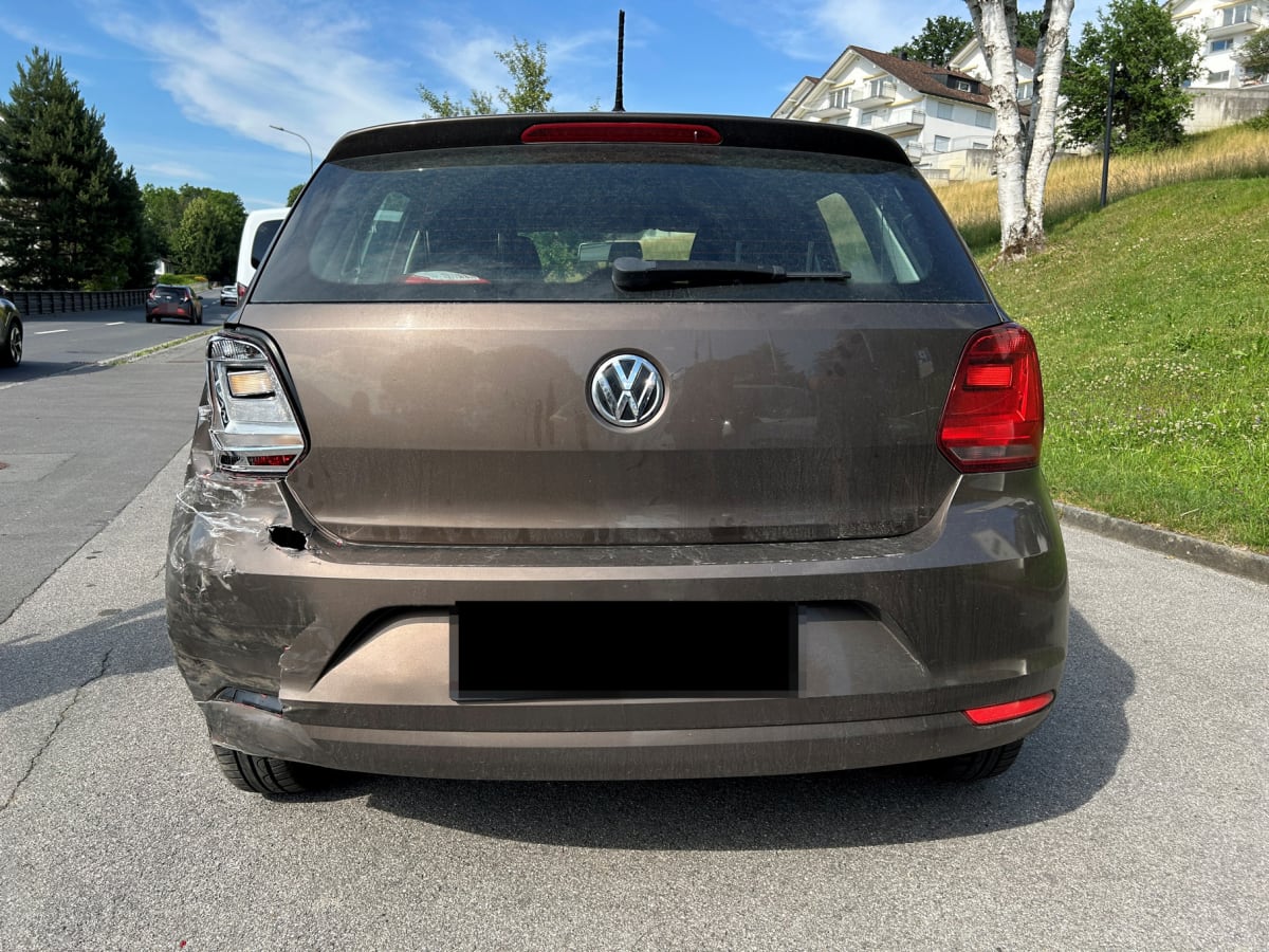 Schaanwald FL – Lieferwagen fährt auf Auto auf
