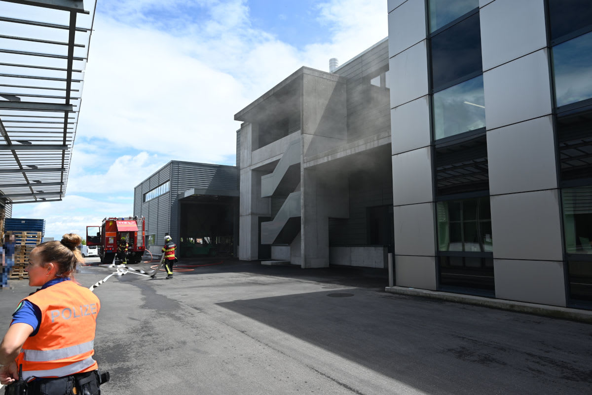 Kirchberg SG – Produktionsmaschine gerät in Brand