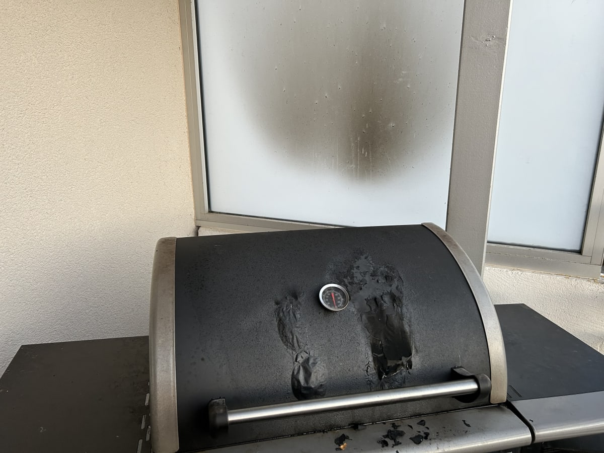 Rapperswil-Jona SG – Gasgrill gerät auf Balkon in Brand