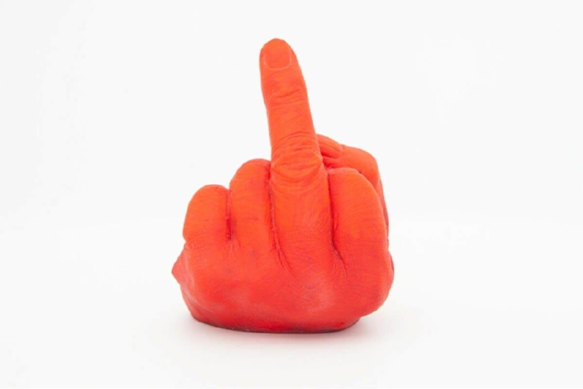 Hamburg - Kunstdiebstahl - 3 Mittelfinger aus Glas wurden aus Vitrine gestohlen