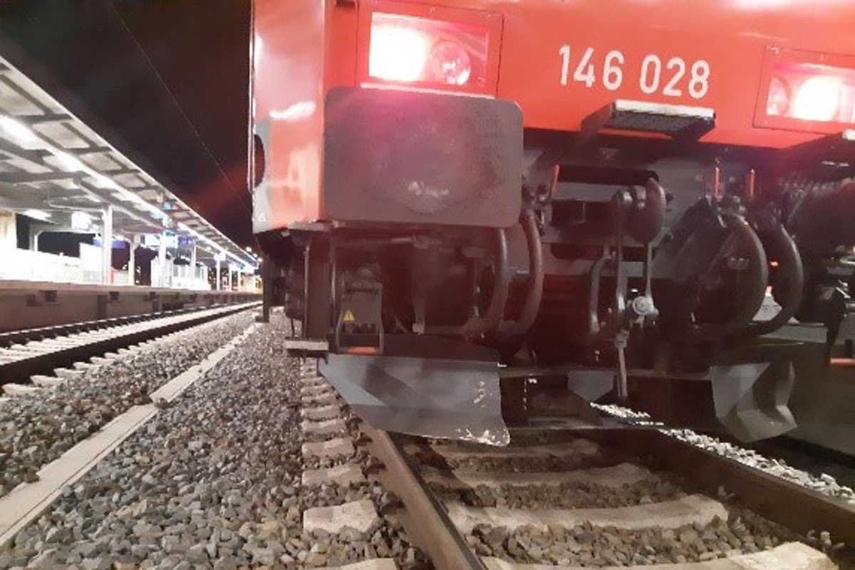Magdeburg - Unbekannte legen Backofen ins Gleis