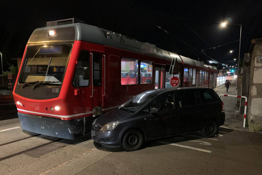 Stadt Solothurn – Kollision zwischen Auto und einer Zugskomposition des «Bipperlisi»