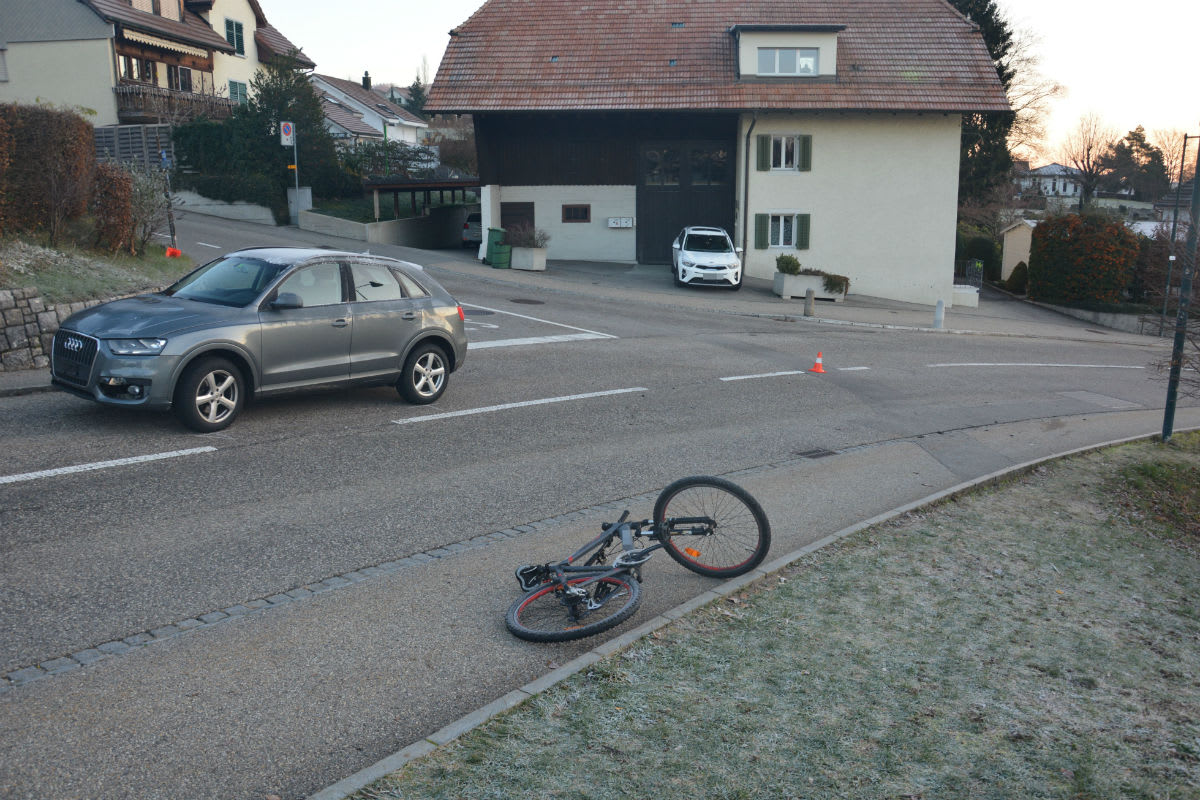 Hägendorf: SO -13-jähriger Fahrradfahrer prallt in Auto 
