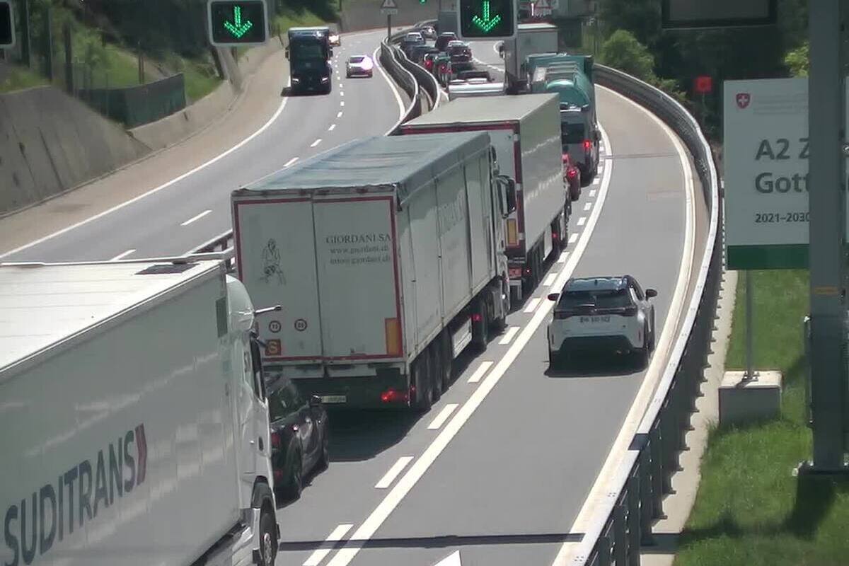 Über eine Stunde Wartezeit vor dem Gotthard-Tunnel