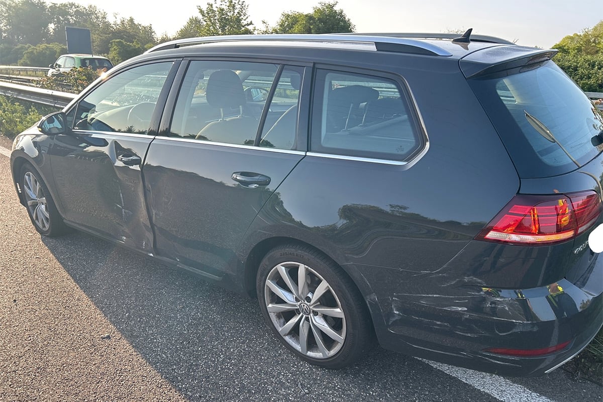 Landau – Lkw-Fahrer übersieht Pkw bei Spurwechsel