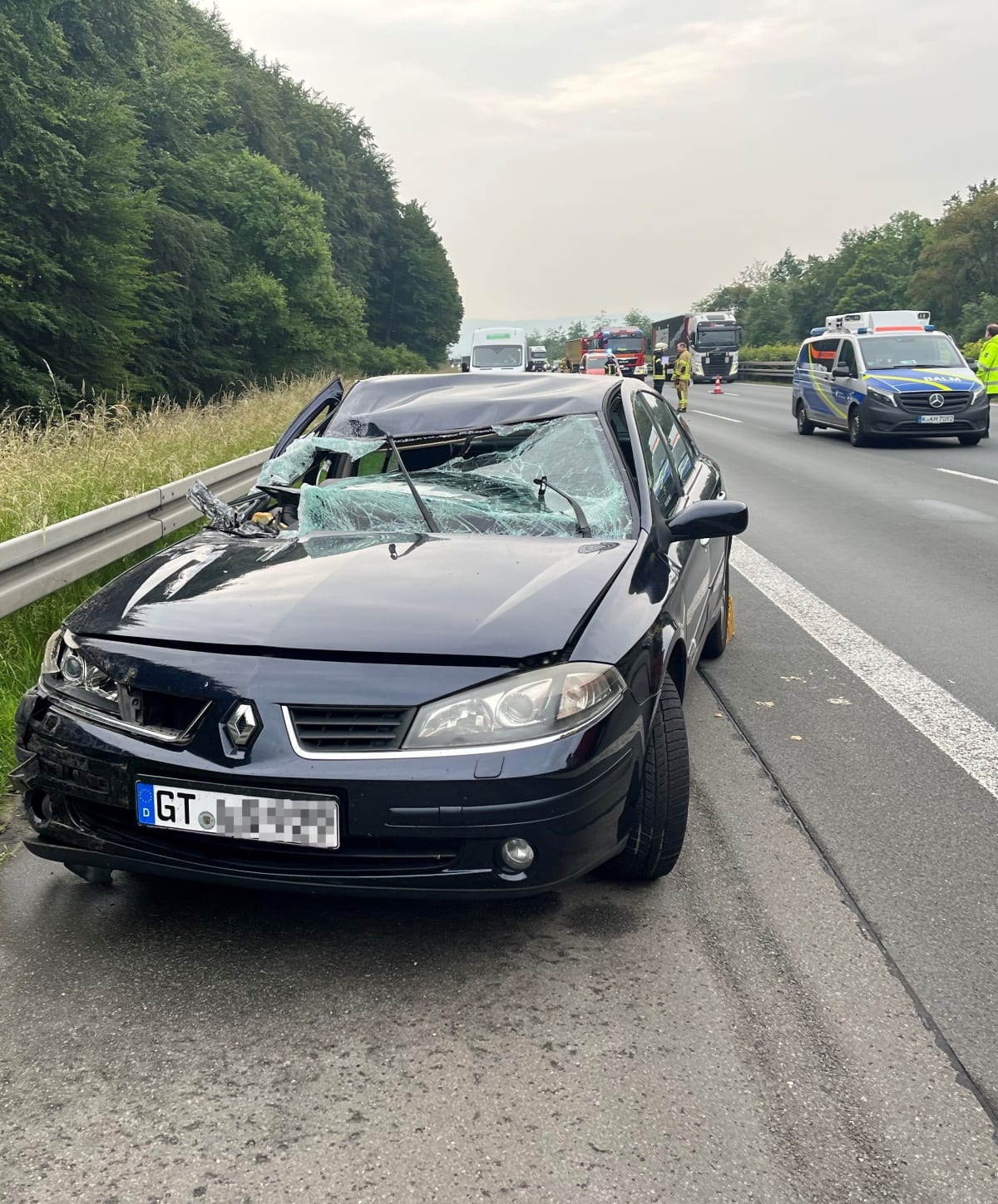 Warburg – Autofahrer bei Unfall mit Sattelzug schwer verletzt