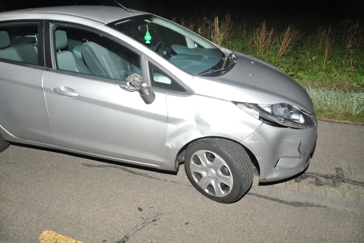 Obergerlafingen SO - Mofa-Lenker entfernt sich nach Kollision mit Auto von der Unfallstelle 