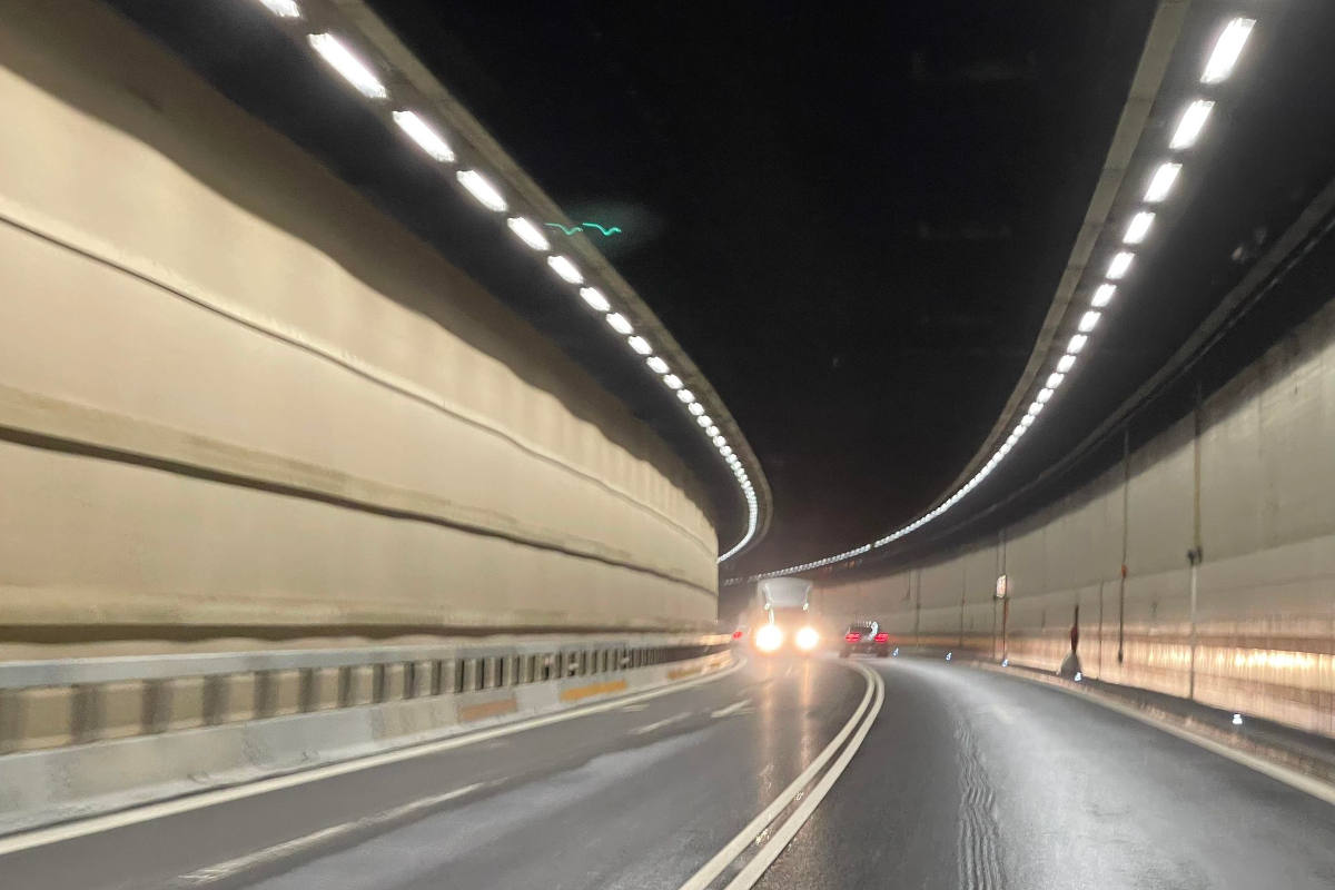 46 verbotene Überholmanöver im Gotthardtunnel TI – Motorradlenker verzeigt