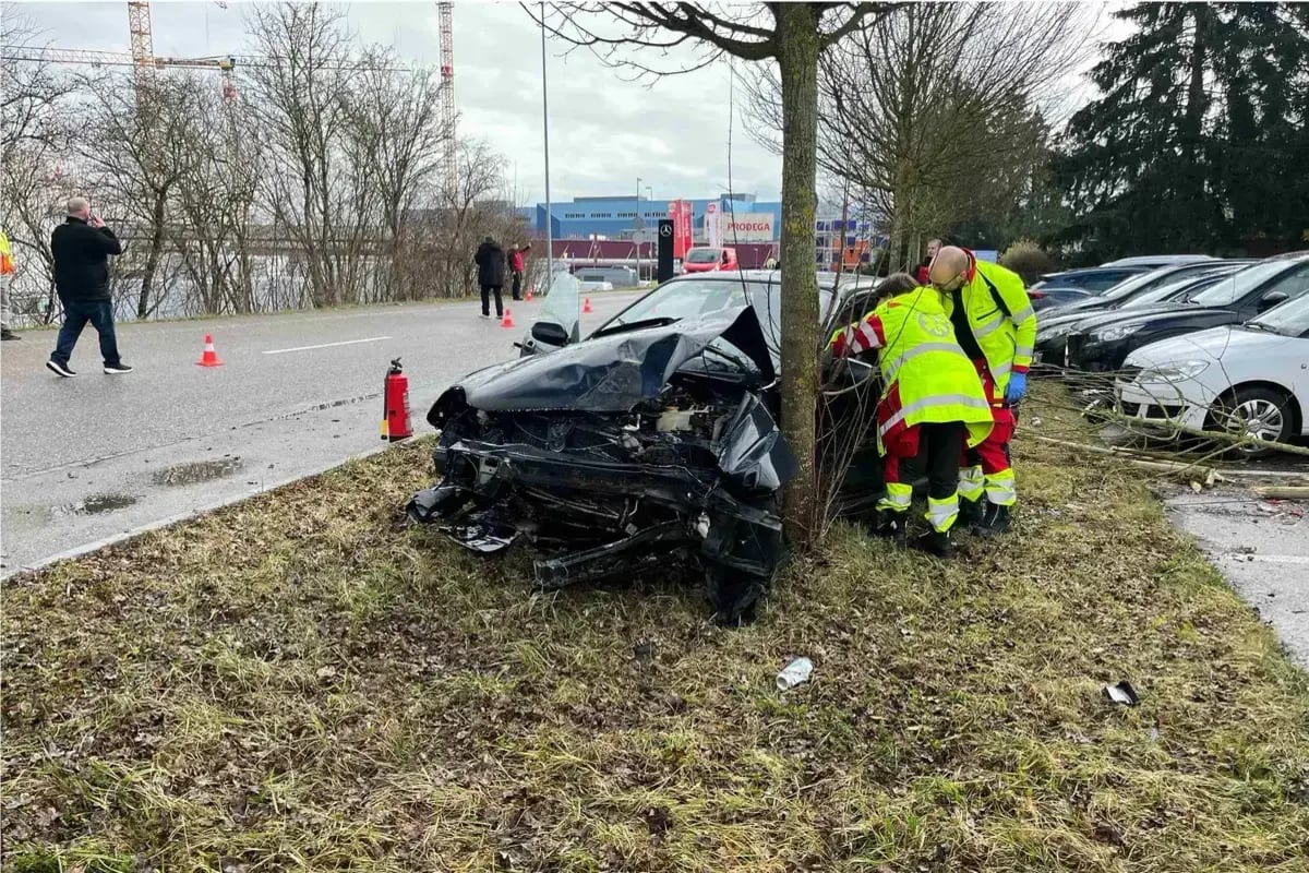 Neuendorf SO – Mit mehreren Bäumen kollidiert