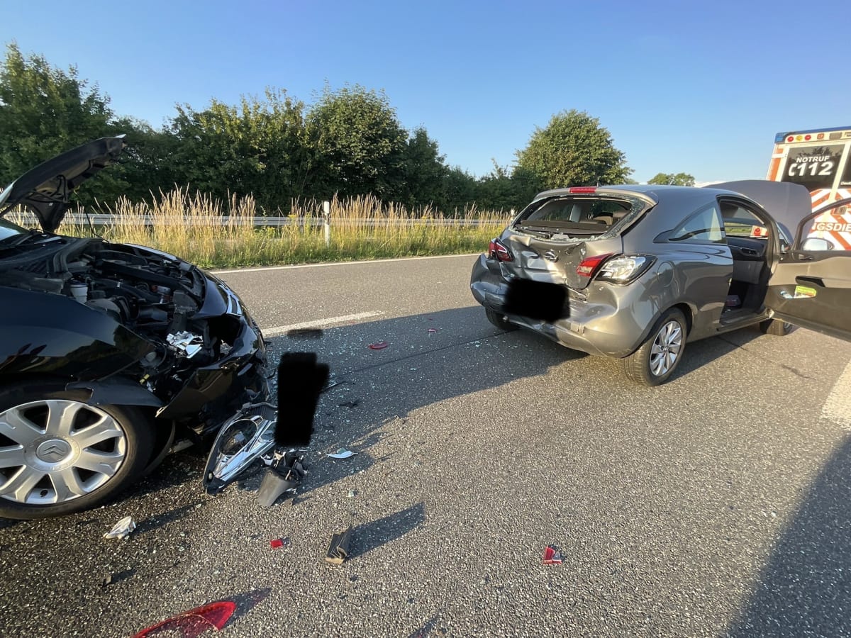 Alpen – Zwei Verletzte nach Auffahrunfall auf A57