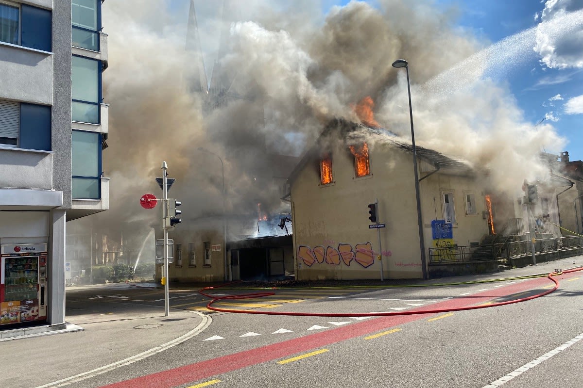 Olten SO - Strasse musste wegen Brand gesperrt werden!